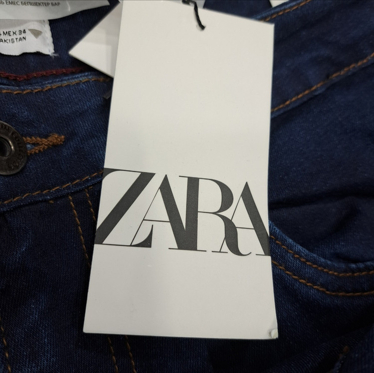 شلوار لی اورجینال برند zara در دو رنگ آبی تیره و آبی میانه