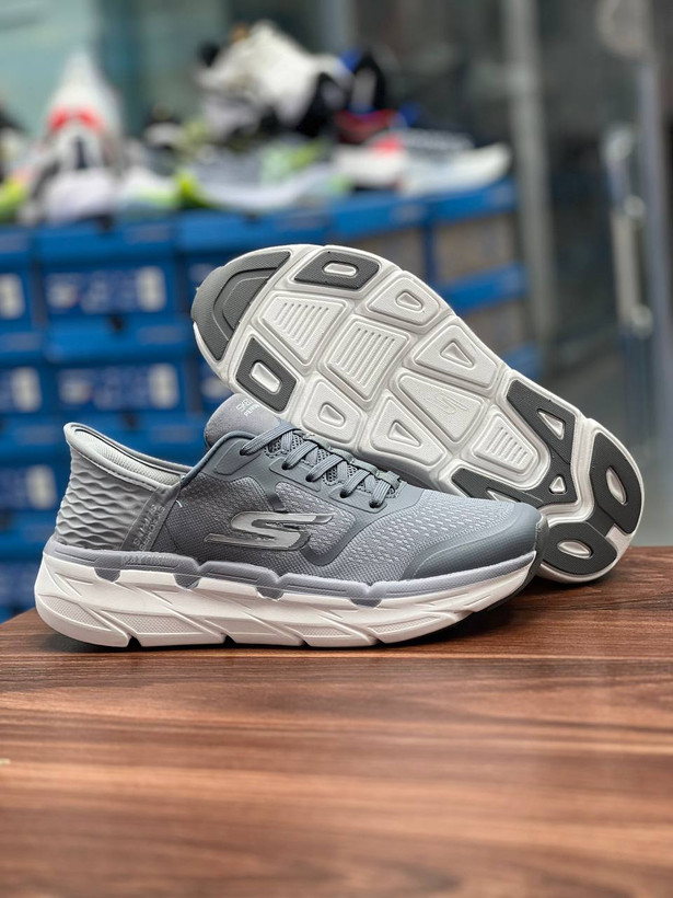 کتونی اسکیچرز سایز ۴۰ تا ۴۵ تنوع در ۲ رنگ جذاب وارداتی ویتنام . Skechers Max Cushioning Suspension