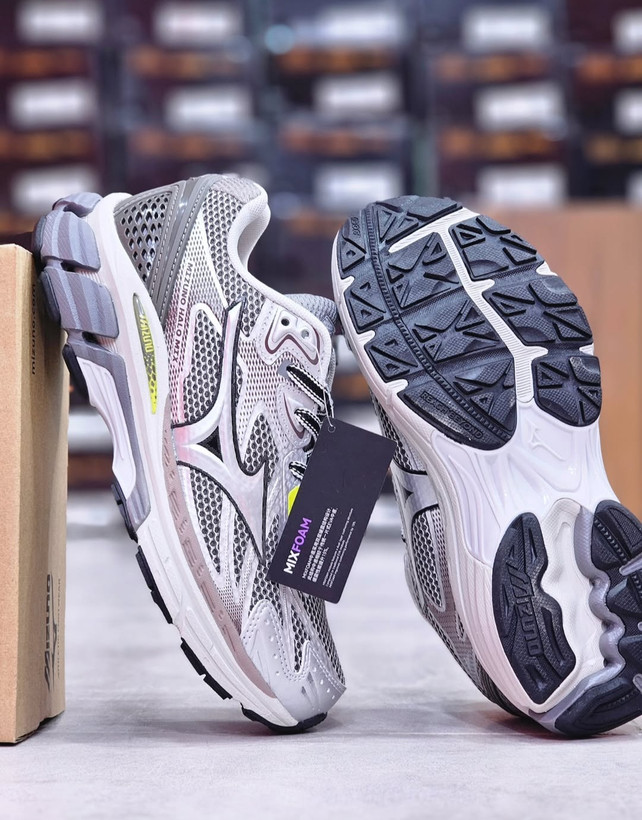 کتونی ویتنامی میزانو بتا / اصل ویتنام / Mizuno Wave Rider Beta / بارکد و جعبه دار / سایز ۴۰ ۴۱ ۴۲ ۴۳ ۴۴ ۴۵