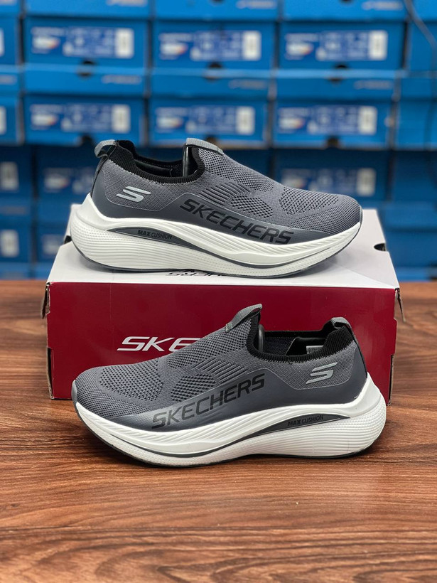 کتونی اسکیچرز ویتنامی مستر gowalk سایزبندی 40تا 45 بدون بند (slip on)