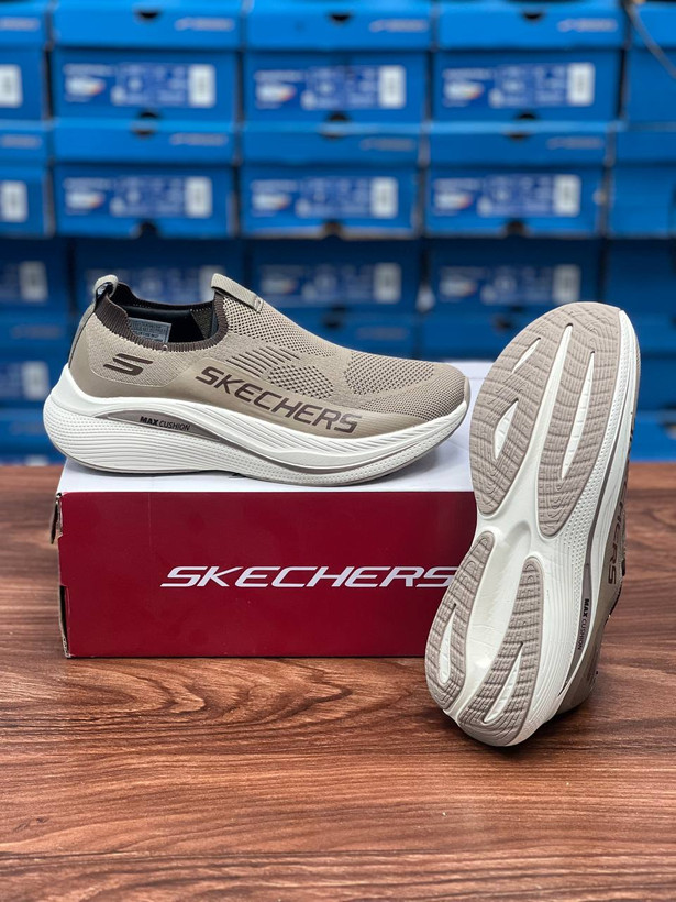 کتونی اسکیچرز ویتنامی مستر gowalk سایزبندی 40تا 45 بدون بند (slip on)