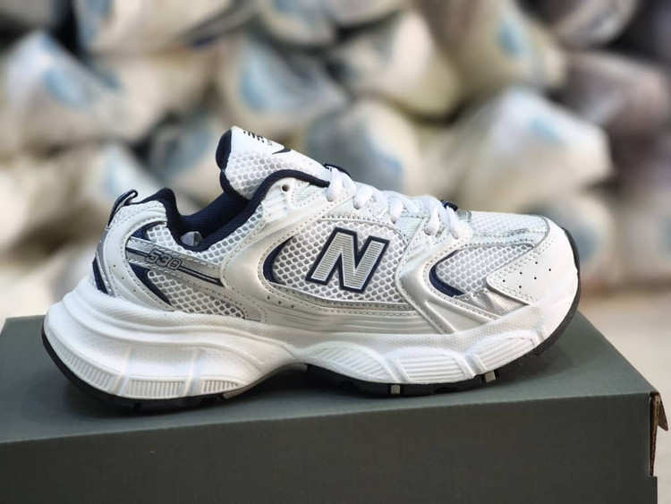 کتونی نیوبالانس ۵۳۰v۳ با زیره بالنسیاگا مناسب برای استایلهای خاص سایز ۳۷ تا ۴۰ newbalance 530 v3 balenciaga