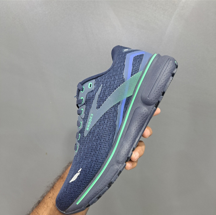 بروکس گاست ۱۵ Brooks ghost 15 / اصل ویتنام / سایز ۴۰ ۴۱ ۴۲ ۴۳ ۴۴ ۴۵