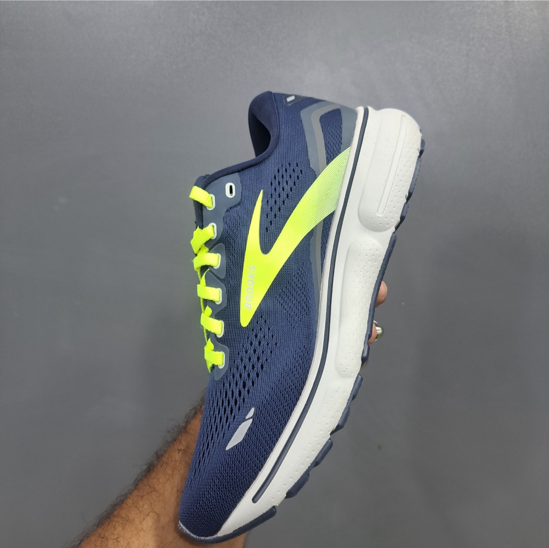 بروکس گاست ۱۵ Brooks ghost 15 / اصل ویتنام / سایز ۴۰ ۴۱ ۴۲ ۴۳ ۴۴ ۴۵