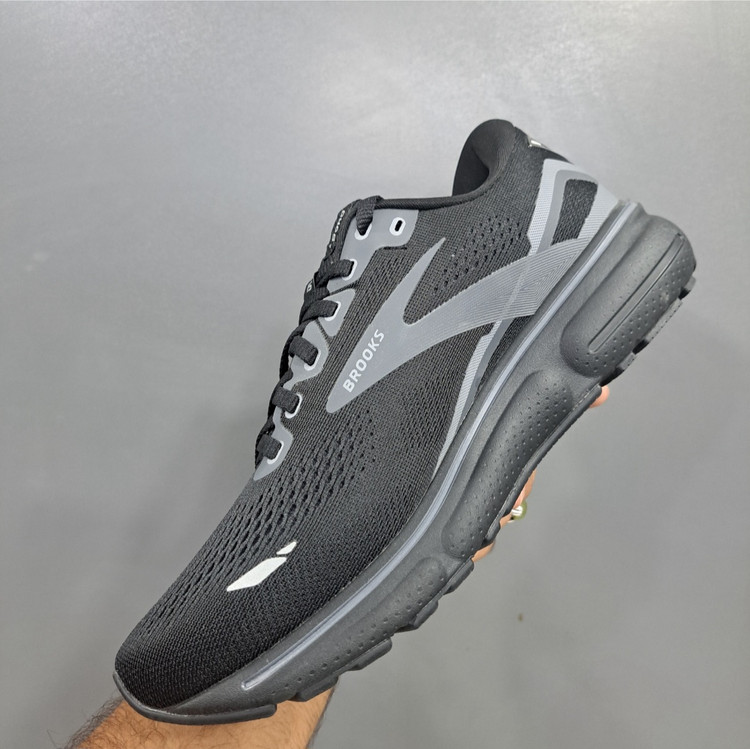 بروکس گاست ۱۵ Brooks ghost 15 / اصل ویتنام / سایز ۴۰ ۴۱ ۴۲ ۴۳ ۴۴ ۴۵
