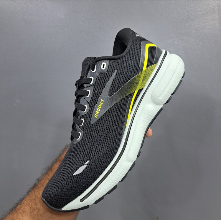 بروکس گاست ۱۵ Brooks ghost 15 / اصل ویتنام / سایز ۴۰ ۴۱ ۴۲ ۴۳ ۴۴ ۴۵