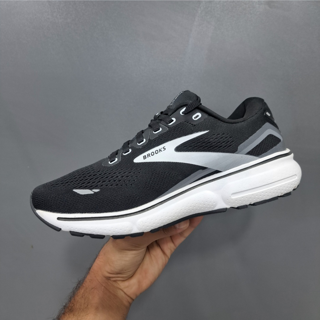 بروکس گاست ۱۵ Brooks ghost 15 / اصل ویتنام / سایز ۴۰ ۴۱ ۴۲ ۴۳ ۴۴ ۴۵