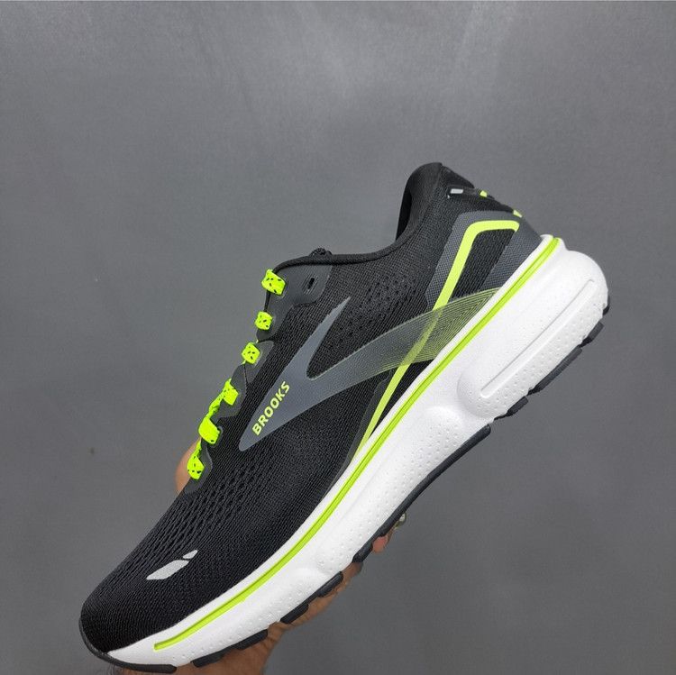 بروکس گاست ۱۵ Brooks ghost 15 / اصل ویتنام / سایز ۴۰ ۴۱ ۴۲ ۴۳ ۴۴ ۴۵