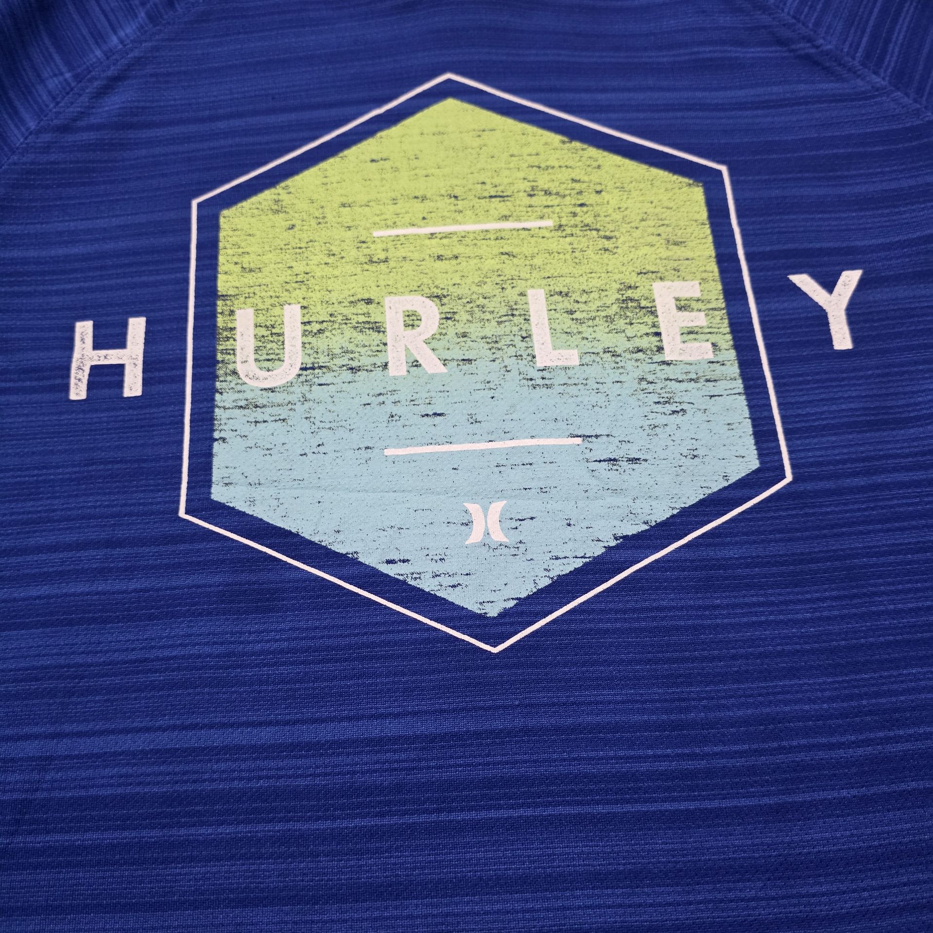 تیشرت ورزشی کلاه دار اورجینال سفارش اروپا, برند Hurley , طول 55 عرض 41 (کد 63 )