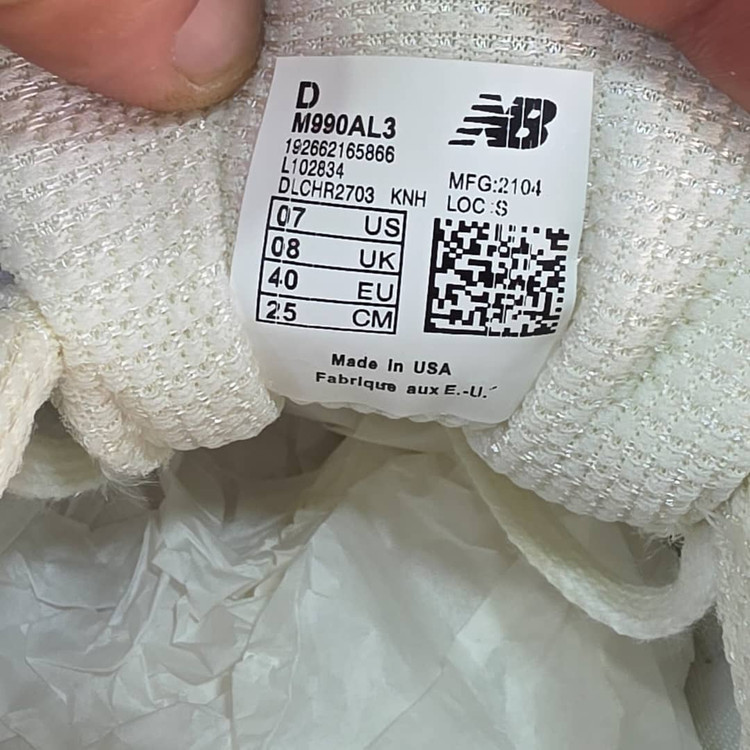 کتونی نیوبالانس ۹۹۰ وی ۳ ، مستر کوالیتی a 42, در چندین رنگ شیک سایز ۴۰ تا ۴۵ ، پایین ترین قیمت در ایران . Newbalance 990 v3