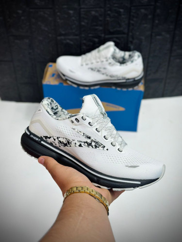 کتونی بروکس گاست ۱۵