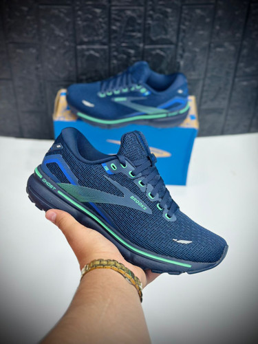 کفش بروکس گاست ۱۵ ویتنامی