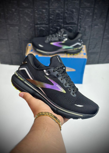 کتونی مردانه بروکس گاست ۱۵ ویتنامی