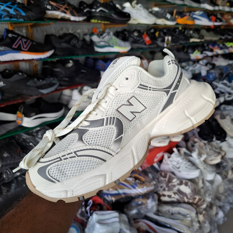 نیوبالانس ویتنامی