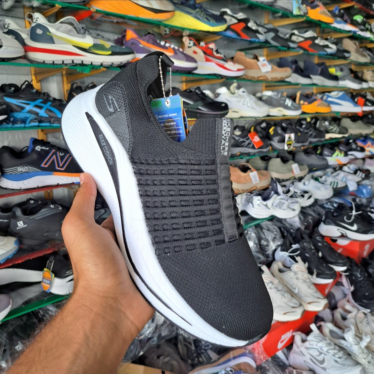 کفش اسکیچرز