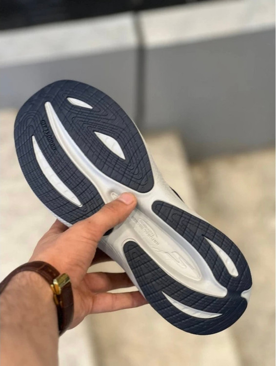 اسکیچرز مخصوص پیاده روی