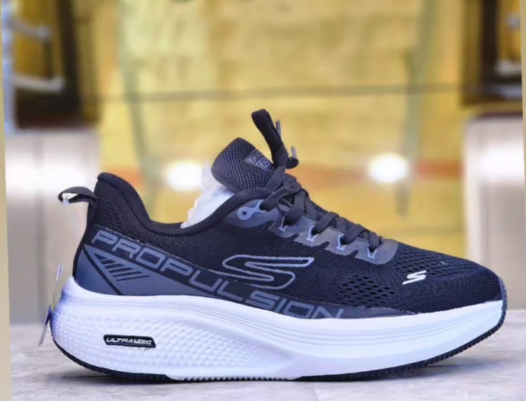 کتونی اسکیچرز سایز ۴۰ تا ۴۵ تنوع در ۴ رنگ جذاب وارداتی ویتنام .skechers max cushioning terminus sneaker