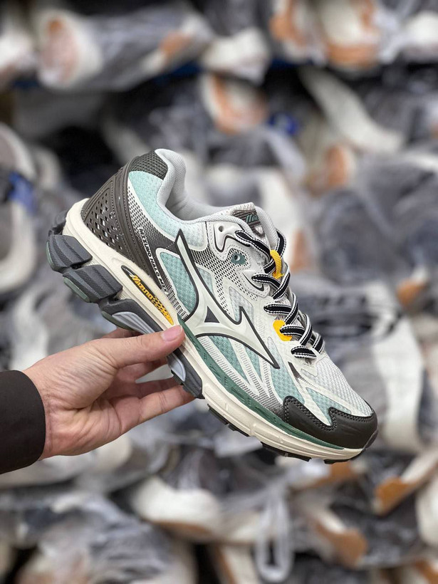 کفش وارداتی میزانو هالو میکس