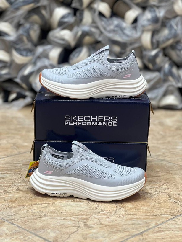 کتونی زنانه راحتی و پیاده روی اسکیچرز / Skechers Slip Ins / اسلیپ طبی و سبک و راحت / سایز 37 تا 40 / فروش بصورت عمده و تک