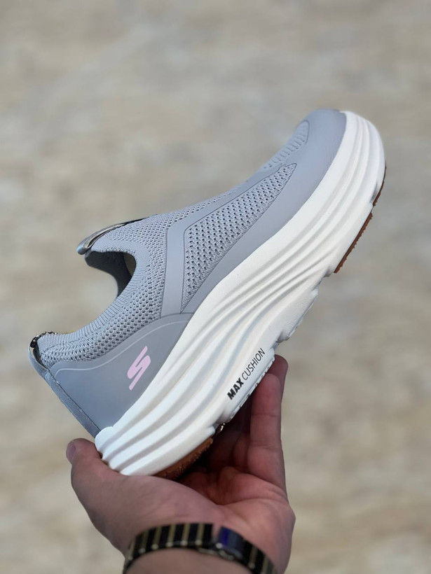 کتونی زنانه راحتی و پیاده روی اسکیچرز / Skechers Slip Ins / اسلیپ طبی و سبک و راحت / سایز 37 تا 40 / فروش بصورت عمده و تک