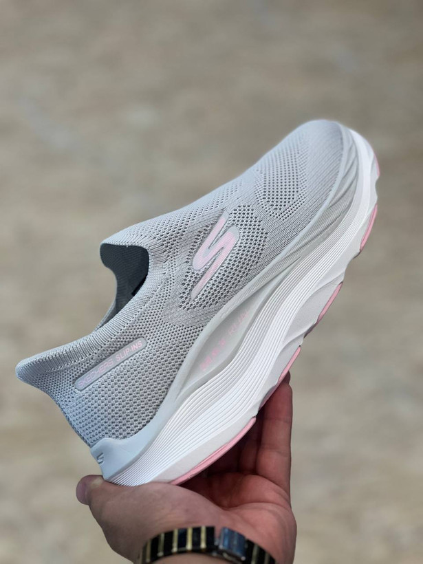 کتونی زنانه راحتی و پیاده روی اسکیچرز گوران / Skechers gorun / اسلیپ طبی و سبک و راحت / سایز 37 تا 40 / فروش بصورت عمده و تک