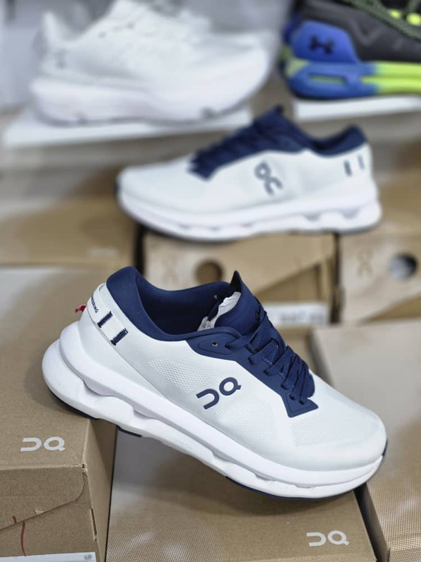 کتونی ویتنامی کیوسی کلودزون QC سایز ۴۰ تا ۴۵ ، فروش بصورت عمده و تک باجعبه بارکدار. On Running Cloudhorizon