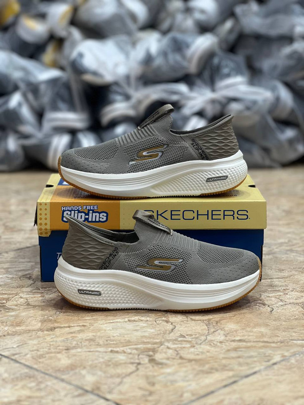 کتونی رانینگ و پیاده روی اسکیچرز / Skechers Slip Ins / اسلیپ طبی و سبک و راحت / سایز 40تا 45 / فروش بصورت عمده و تک