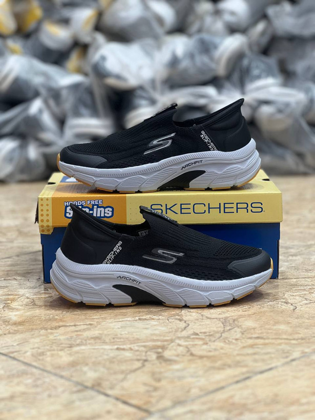 کتونی رانینگ و پیاده روی اسکیچرز / Skechers Slip Ins / اسلیپ طبی و سبک و راحت / سایز 40تا 45 / فروش بصورت عمده و تک