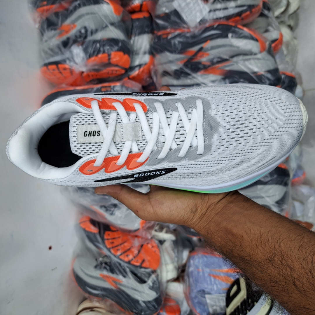 بروکس گاست ۱۷ Brooks ghost 17 / اصل ویتنام / سایز ۴۰ ۴۱ ۴۲ ۴۳ ۴۴ ۴۵