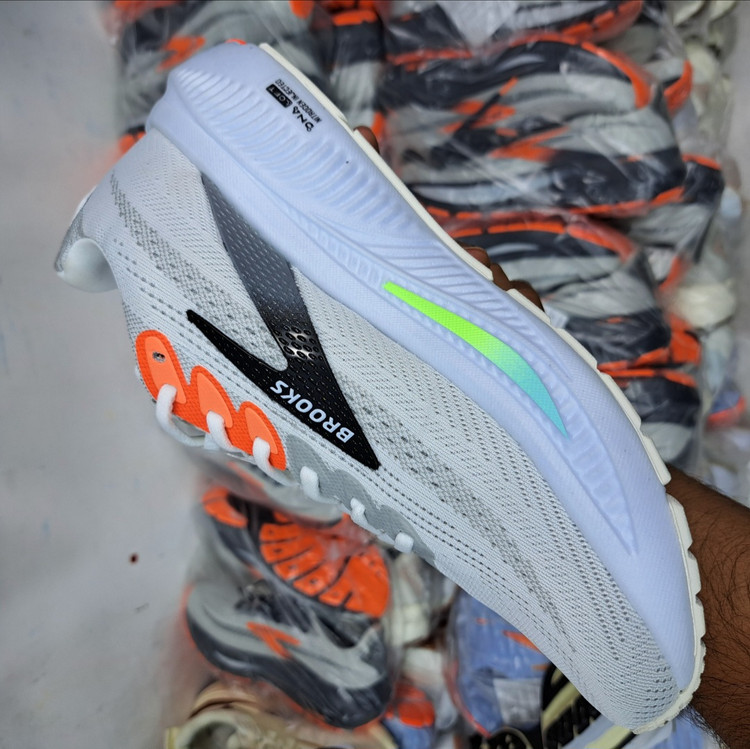 بروکس گاست ۱۷ Brooks ghost 17 / اصل ویتنام / سایز ۴۰ ۴۱ ۴۲ ۴۳ ۴۴ ۴۵