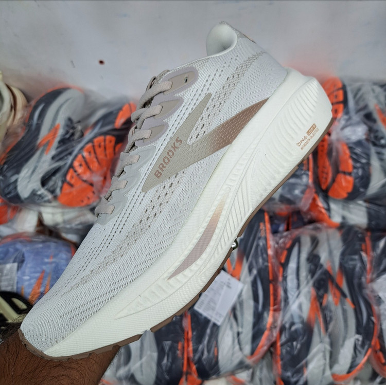 بروکس گاست ۱۷ Brooks ghost 17 / اصل ویتنام / سایز ۴۰ ۴۱ ۴۲ ۴۳ ۴۴ ۴۵