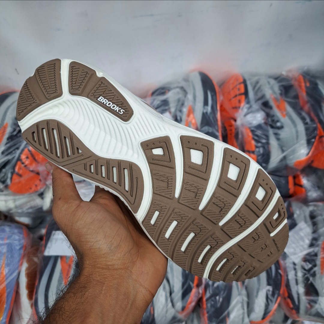 بروکس گاست ۱۷ Brooks ghost 17 / اصل ویتنام / سایز ۴۰ ۴۱ ۴۲ ۴۳ ۴۴ ۴۵