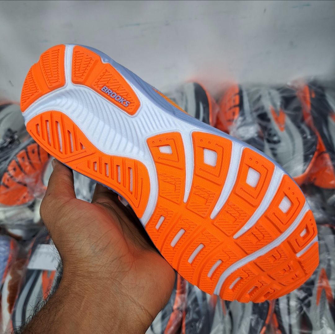 بروکس گاست ۱۷ Brooks ghost 17 / اصل ویتنام / سایز ۴۰ ۴۱ ۴۲ ۴۳ ۴۴ ۴۵