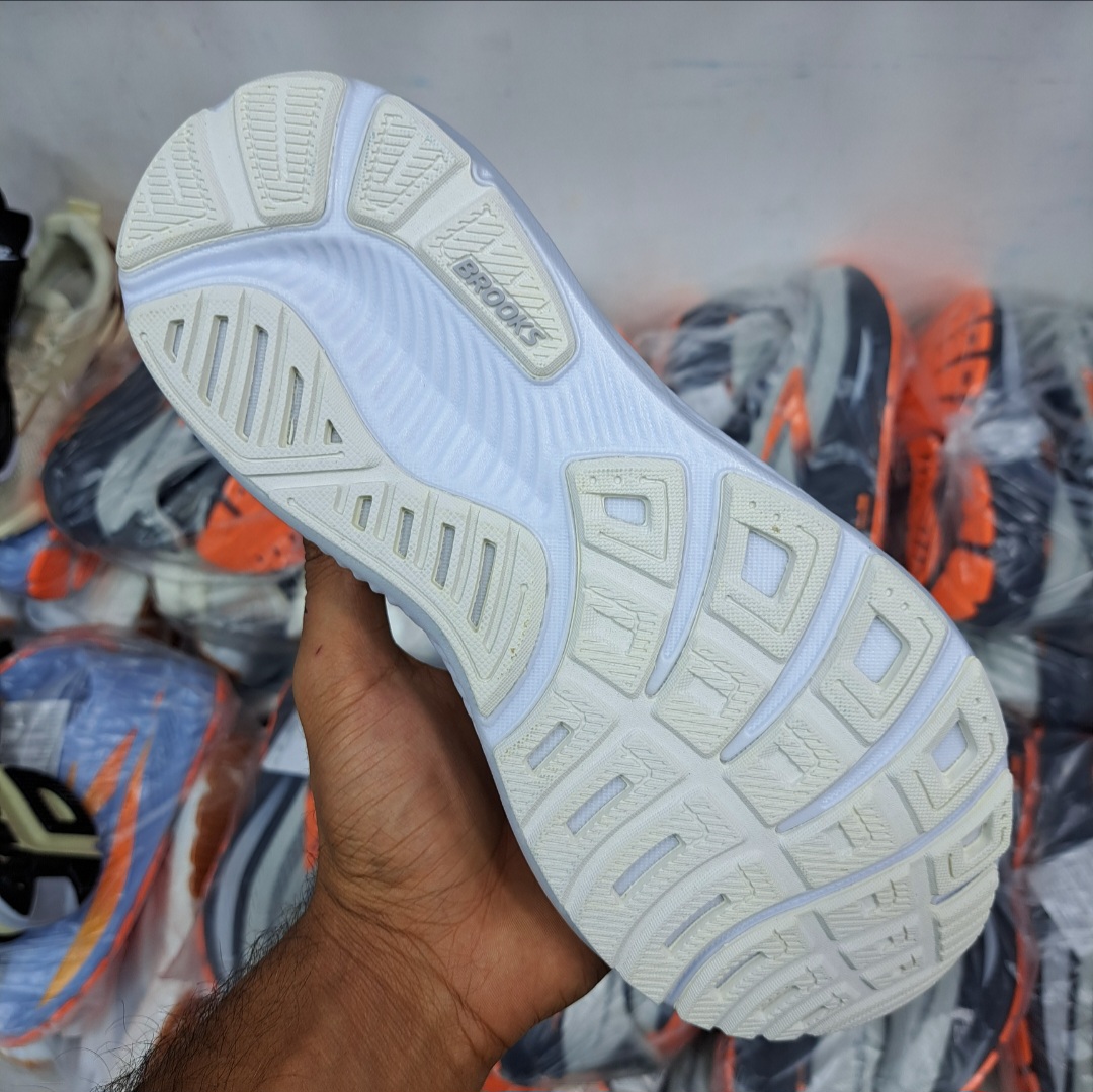 بروکس گاست ۱۷ Brooks ghost 17 / اصل ویتنام / سایز ۴۰ ۴۱ ۴۲ ۴۳ ۴۴ ۴۵