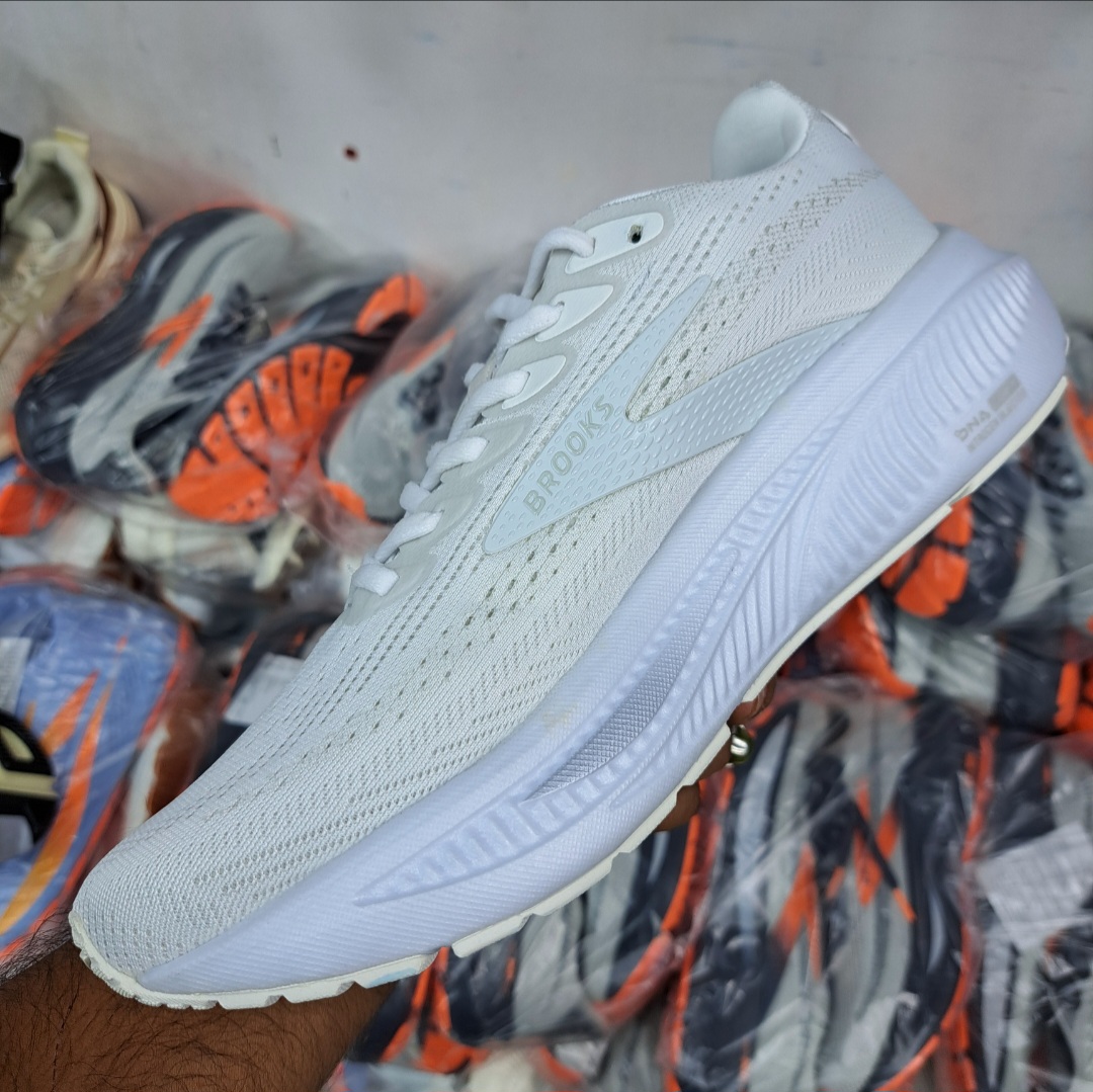 بروکس گاست ۱۷ Brooks ghost 17 / اصل ویتنام / سایز ۴۰ ۴۱ ۴۲ ۴۳ ۴۴ ۴۵