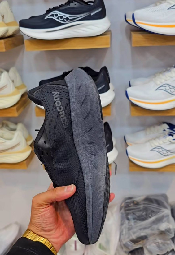 کتونی رانینگ و پیاده روی ساکونی مدل راید ۱۸ / Saucony Ride 18 / ضمانت کیفیت کالا / فروش عمده و تک / سایز بندی ۴۰ ۴۱ ۴۲ ۴۳ ۴۴ ۴۵
