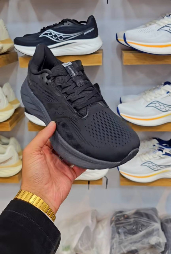 کتونی رانینگ و پیاده روی ساکونی مدل راید ۱۸ / Saucony Ride 18 / ضمانت کیفیت کالا / فروش عمده و تک / سایز بندی ۴۰ ۴۱ ۴۲ ۴۳ ۴۴ ۴۵