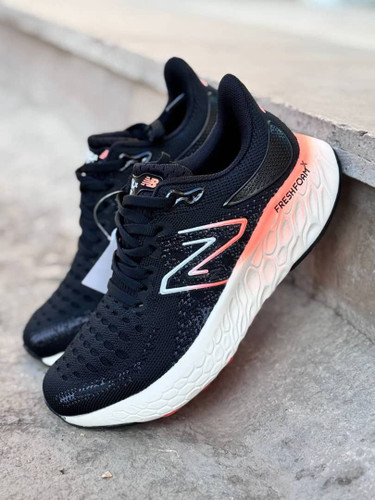 کتونی زنانه رانینگ و پیاده روی نیوبالانس New balance Fresh Foam 1080 مسترکوالیتی ساخت ویتنام سایز ۳۷ تا ۴۰