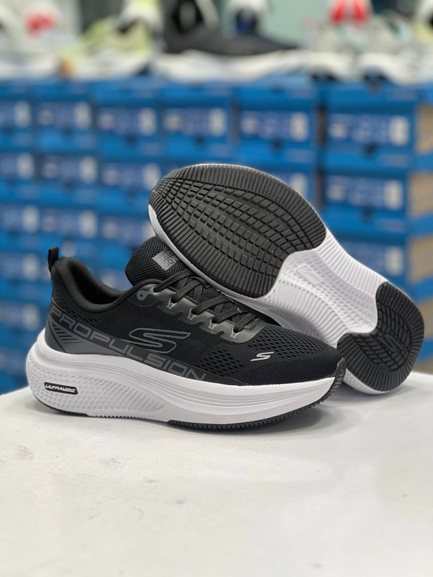 کتونی اسکیچرز سایز ۴۰ تا ۴۵ تنوع در ۴ رنگ جذاب وارداتی ویتنام .skechers max cushioning terminus sneaker