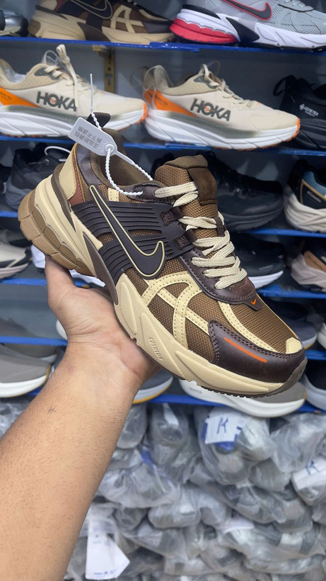 | کتونی ویتنامی نایک کشلون | وارداتی ویتنام | باجعبه Nike V2k Run سایز بندی کامل 40 تا 45 در ۲۴ رنگ شیک