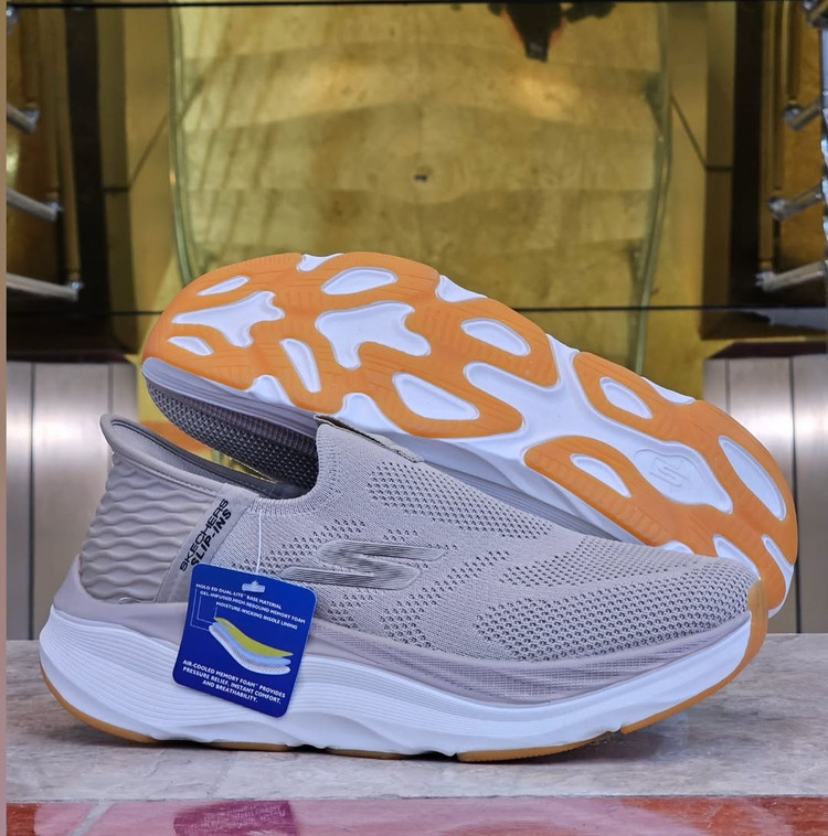 کتونی رانینگ و پیاده روی اسکیچرز / Skechers Slip Ins / اسلیپ طبی و سبک و راحت / سایز 40 تا 45 / فروش بصورت عمده و تک