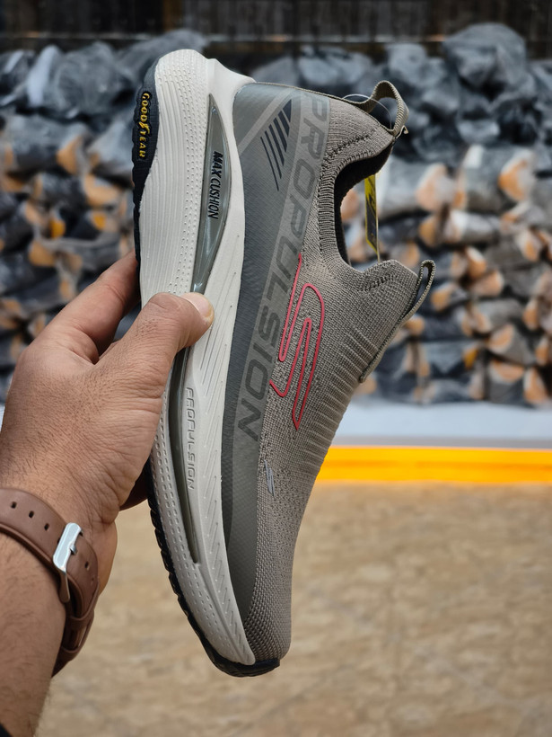 کتونی مردانه راحتی و پیاده روی اسکیچرز گوران / Skechers gorun / اسلیپ طبی و سبک و راحت / سایز 40 تا 45 / فروش بصورت عمده و تک