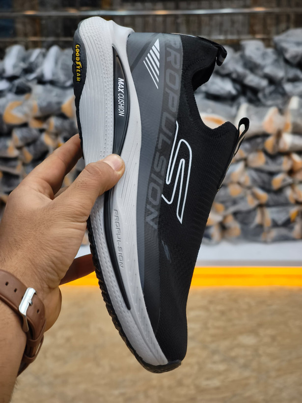کتونی مردانه راحتی و پیاده روی اسکیچرز گوران / Skechers gorun / اسلیپ طبی و سبک و راحت / سایز 40 تا 45 / فروش بصورت عمده و تک
