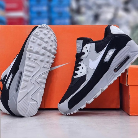 کتونی نایک ایرمکس سایز ۴۰ تا ۴۵ فروش بصورت عمده و تک Nike air max