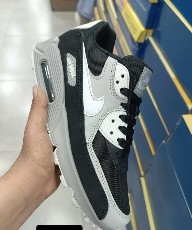 کتونی نایک ایرمکس سایز ۴۰ تا ۴۵ فروش بصورت عمده و تک Nike air max