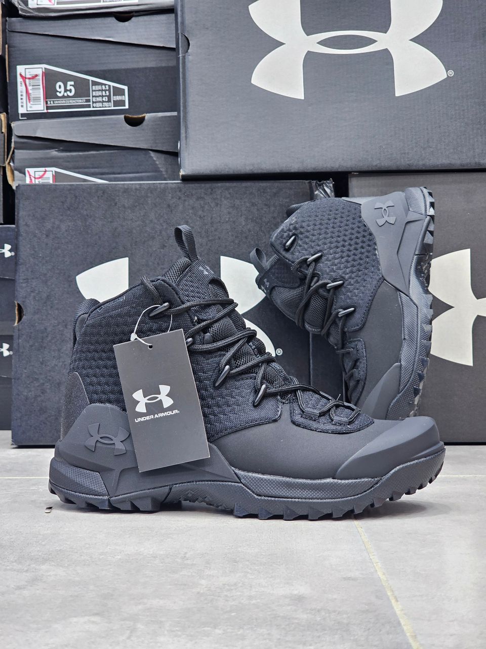 کفش طبیعت گردی اندرارمور