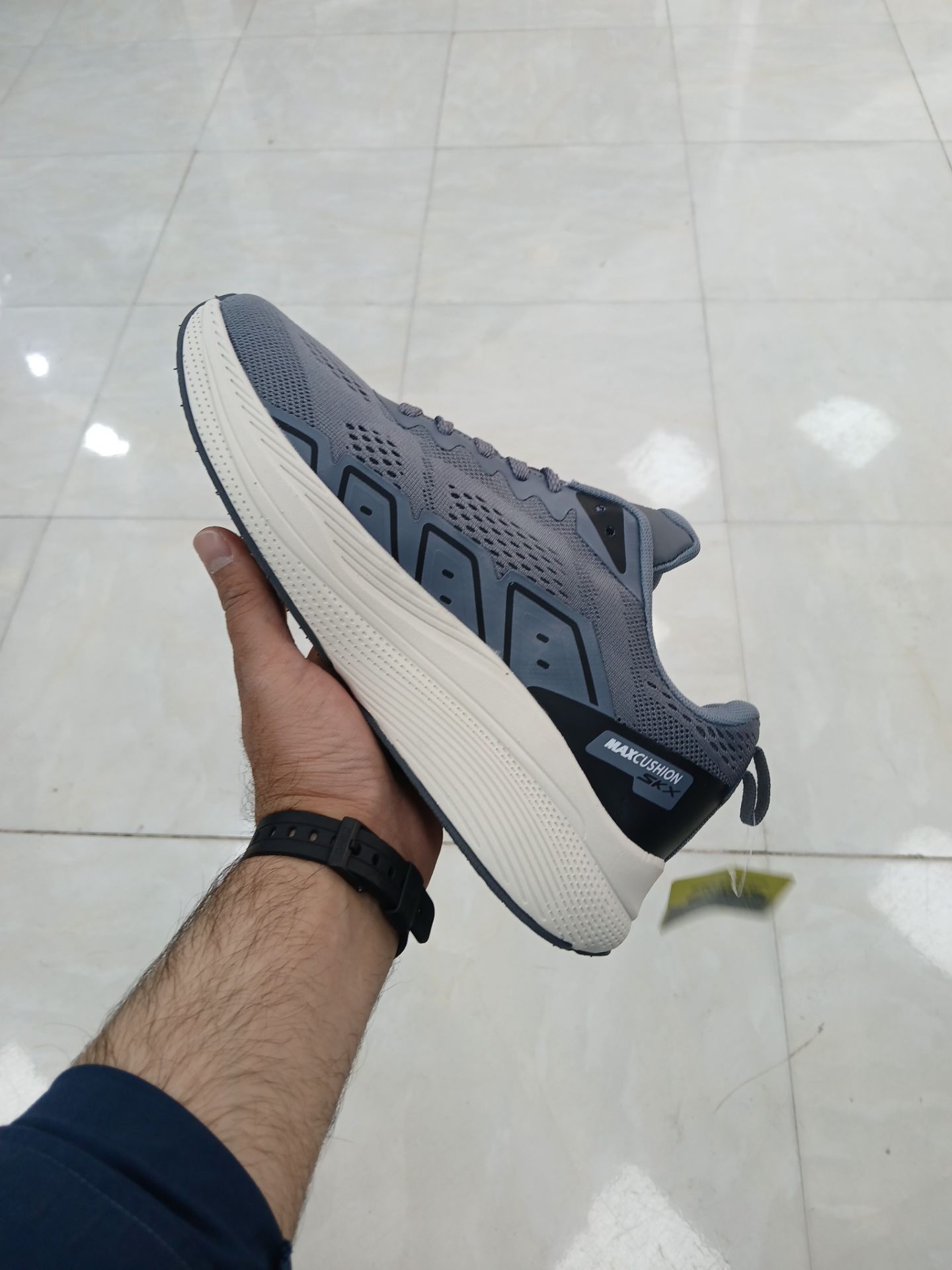 کتونی اسکیچرز سایز ۴۰ تا ۴۵ تنوع در ۴ رنگ جذاب وارداتی ویتنام .skechers max cushioning terminus sneaker