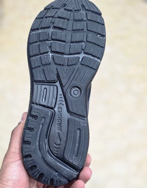 کتونی رانینگ و پیاده روی وارداتی بروکس گاست ۱۶ Brooks ghost 16 / اصل ویتنام / سایز ۴۰ ۴۱ ۴۲ ۴۳ ۴۴ ۴۵