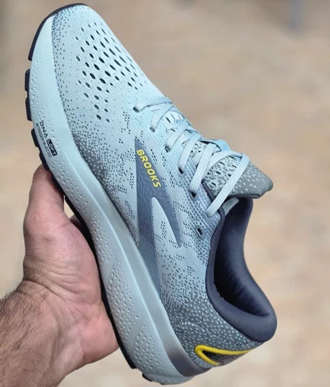 کتونی رانینگ و پیاده روی وارداتی بروکس گاست ۱۶ Brooks ghost 16 / اصل ویتنام / سایز ۴۰ ۴۱ ۴۲ ۴۳ ۴۴ ۴۵