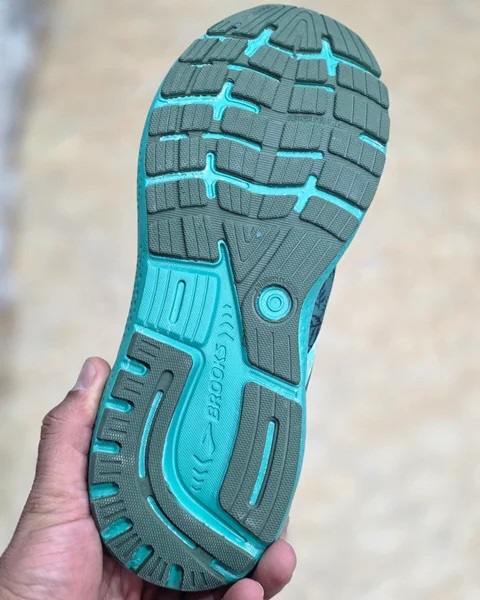 کتونی رانینگ و پیاده روی وارداتی بروکس گاست ۱۶ Brooks ghost 16 / اصل ویتنام / سایز ۴۰ ۴۱ ۴۲ ۴۳ ۴۴ ۴۵